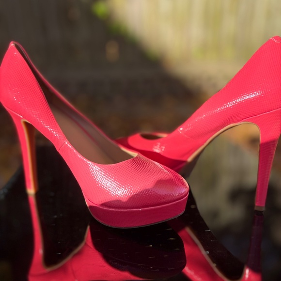 NWOT-Gianni Bini Red Textured Pointed Toe Heels – Size 9.5 - Picture 8 of 10